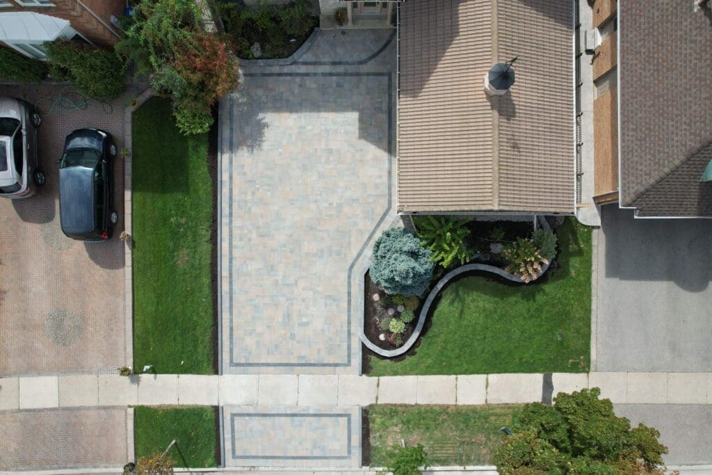 Full interlocking driveway in Mississauga with decorative border and paver patterns.